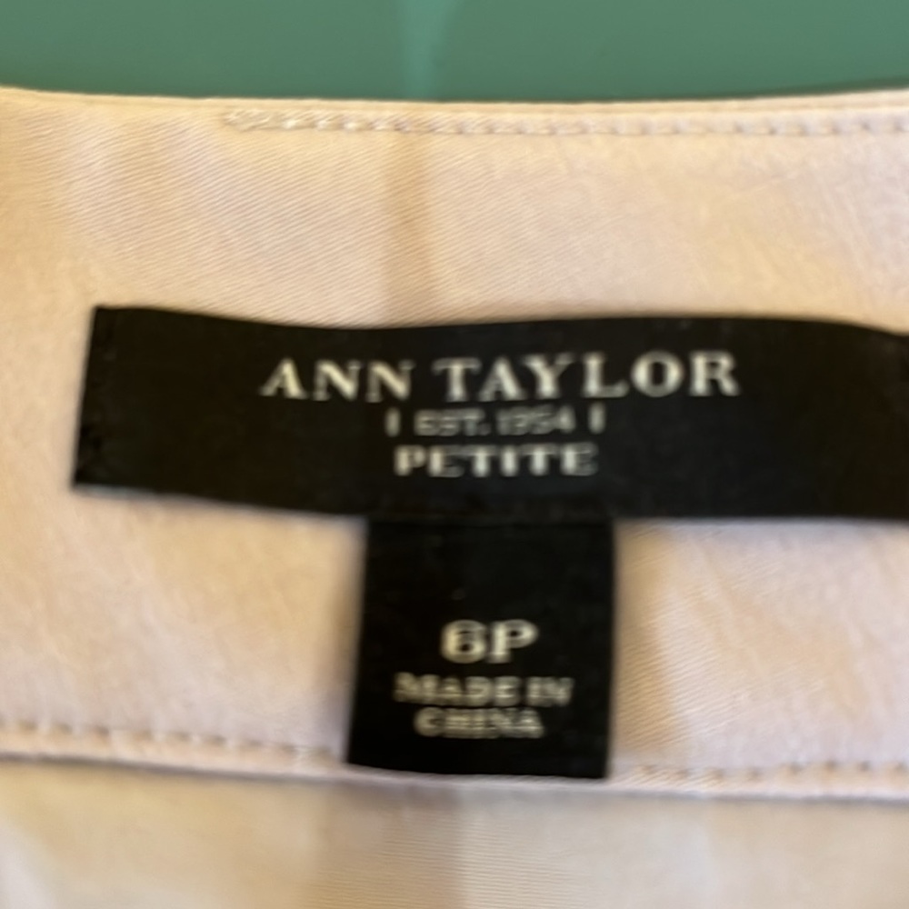 Ann Taylor Dove grey short skirt - Picture 2 of 5